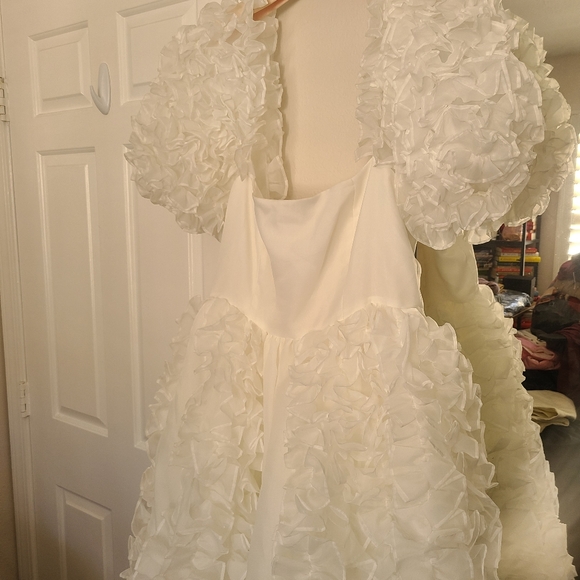 Selkie Ivory Flower Gown - Picture 4 of 7